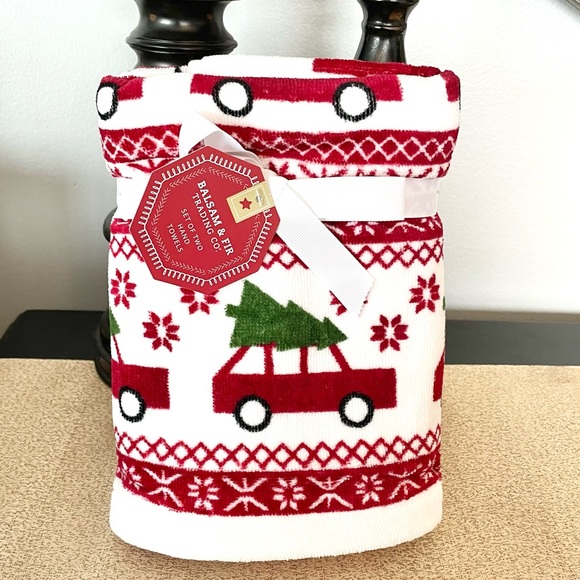 New SET OF 2 CHRISTMAS TREE/FARM TRUCK Hand Towels - Picture 2 of 5